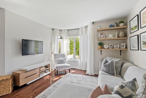 Living room - 57 Rue Grogan, Shannon, QC - Indoor Photo Showing Living Room