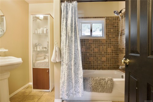 100 Boundary Rd, Lake Cowichan, BC 