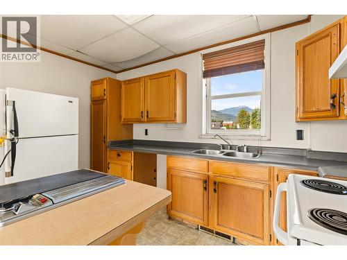 Kitchen upper level - 519 Fourth Street E, Revelstoke, BC 