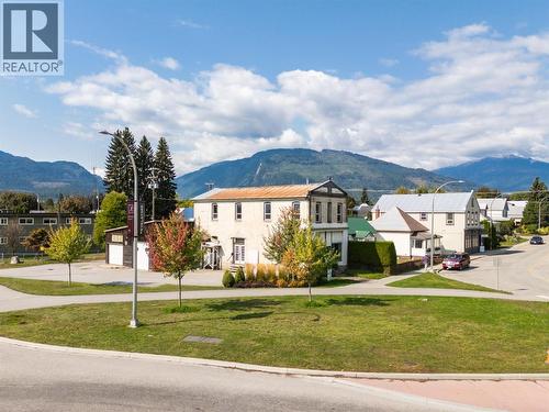 519 Fourth Street E, Revelstoke, BC 