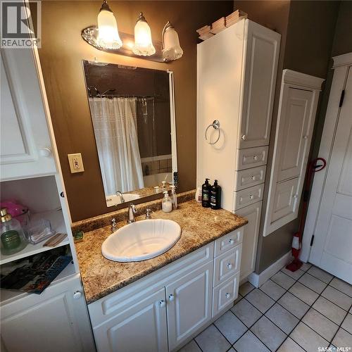 313 19Th Street W, Prince Albert, SK - Indoor Photo Showing Bathroom