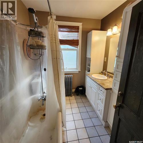 313 19Th Street W, Prince Albert, SK - Indoor Photo Showing Bathroom
