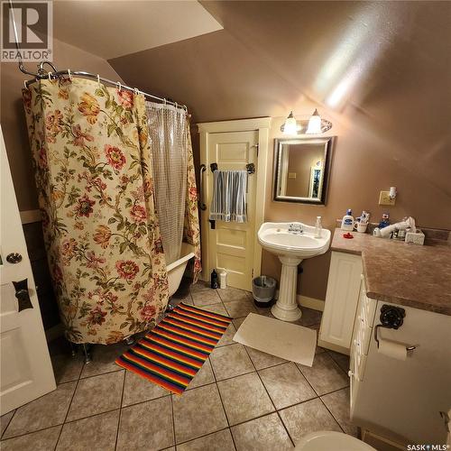313 19Th Street W, Prince Albert, SK - Indoor Photo Showing Bathroom