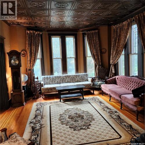 313 19Th Street W, Prince Albert, SK - Indoor Photo Showing Living Room