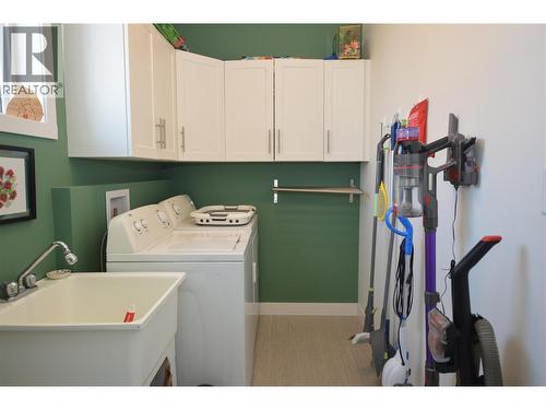 10126 Rand Street, Summerland, BC - Indoor Photo Showing Laundry Room