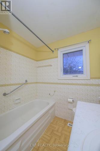 289 Fairhaven Circle, London East (East O), ON - Indoor Photo Showing Bathroom