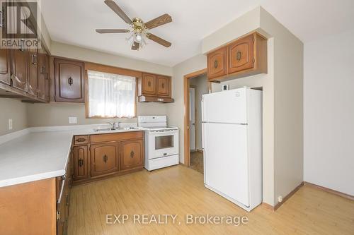 289 Fairhaven Circle, London East (East O), ON - Indoor Photo Showing Kitchen With Double Sink