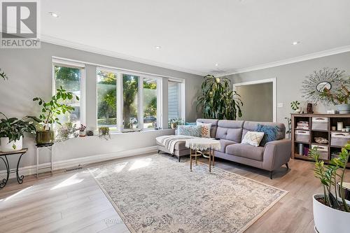 397 River Side Drive, Oakville, ON - Indoor Photo Showing Living Room