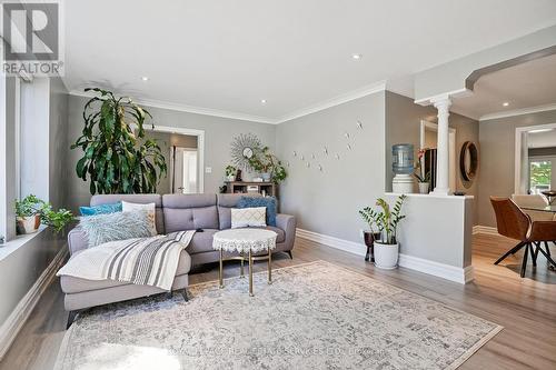 397 River Side Drive, Oakville, ON - Indoor Photo Showing Living Room