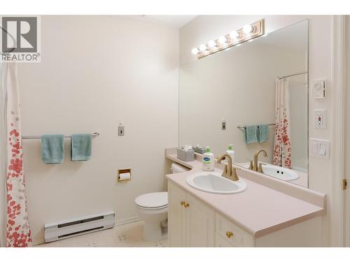 877 Klo Road Unit# 311, Kelowna, BC - Indoor Photo Showing Bathroom