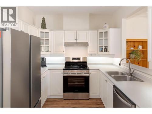 877 Klo Road Unit# 311, Kelowna, BC - Indoor Photo Showing Kitchen With Double Sink