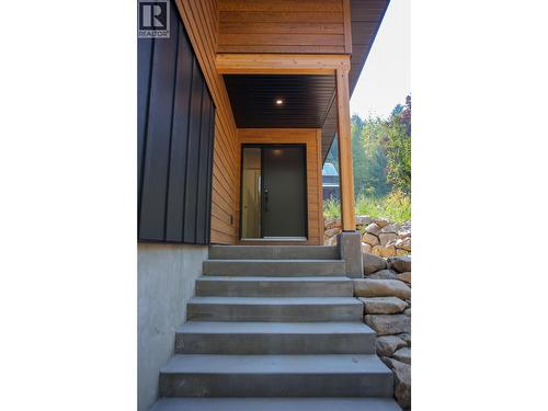 1572 Treadwell Street, Rossland, BC - Outdoor