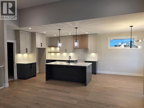 2540 Pinnacle Ridge Drive, West Kelowna, BC - Indoor Photo Showing Kitchen With Upgraded Kitchen