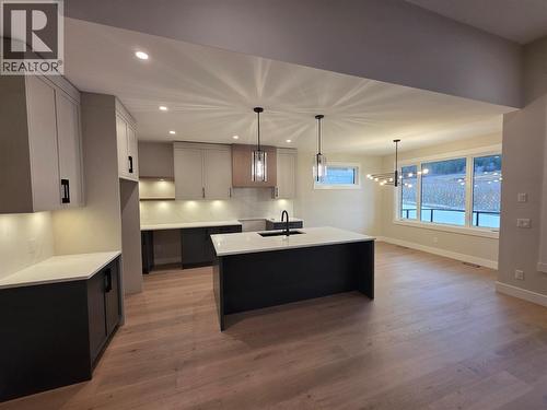 2540 Pinnacle Ridge Drive, West Kelowna, BC - Indoor Photo Showing Kitchen With Upgraded Kitchen
