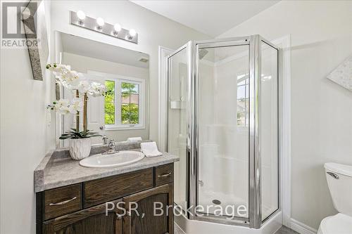 38 - 60 Cloverleaf Drive, Hamilton, ON - Indoor Photo Showing Bathroom