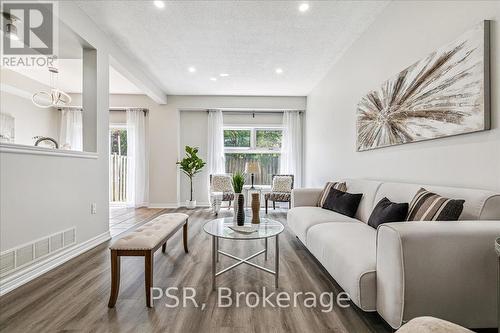 38 - 60 Cloverleaf Drive, Hamilton, ON - Indoor Photo Showing Living Room