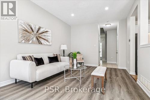 38 - 60 Cloverleaf Drive, Hamilton, ON - Indoor Photo Showing Living Room