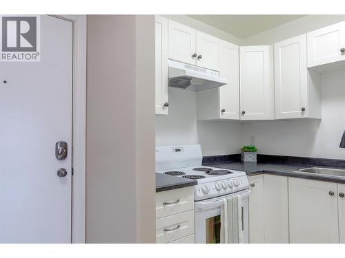 3304 35 Avenue Unit# 415, Vernon, BC - Indoor Photo Showing Kitchen