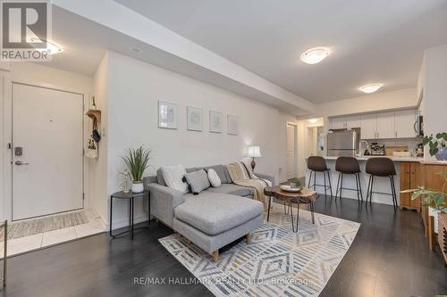 244 - 18 Whitaker Way, Whitchurch-Stouffville, ON - Indoor Photo Showing Living Room