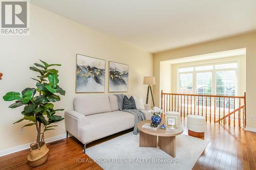 565 Pepperville Crescent, Ottawa, ON - Indoor Photo Showing Living Room
