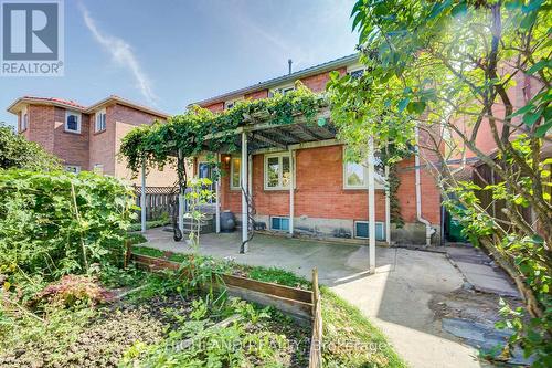 257 Huntington Ridge Drive, Mississauga, ON - Outdoor