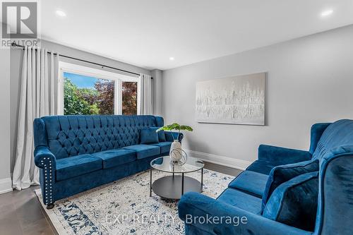1221 Creekside Drive, Oakville, ON - Indoor Photo Showing Living Room