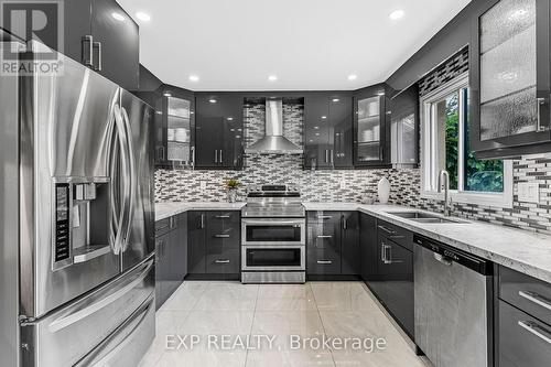 1221 Creekside Drive, Oakville, ON - Indoor Photo Showing Kitchen With Double Sink With Upgraded Kitchen