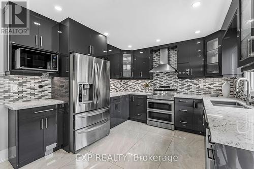 1221 Creekside Drive, Oakville, ON - Indoor Photo Showing Kitchen With Upgraded Kitchen