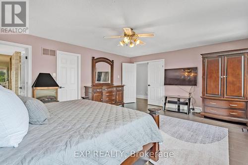 1221 Creekside Drive, Oakville, ON - Indoor Photo Showing Bedroom