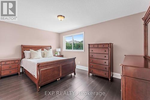 1221 Creekside Drive, Oakville, ON - Indoor Photo Showing Bedroom