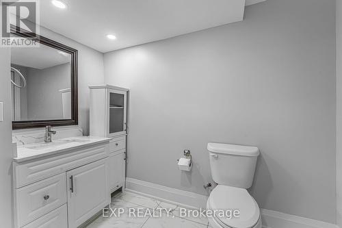 1221 Creekside Drive, Oakville, ON - Indoor Photo Showing Bathroom