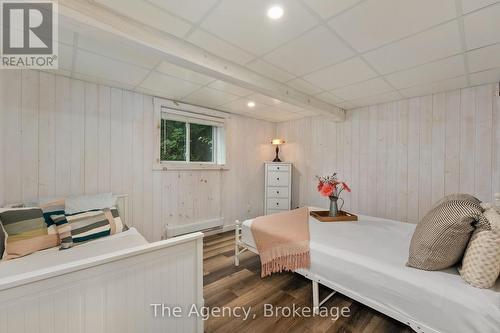 1032 Lakeshore Drive S, Bracebridge (Oakley), ON - Indoor Photo Showing Bedroom
