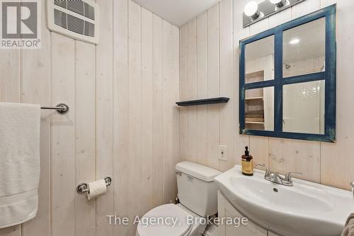 1032 Lakeshore Drive S, Bracebridge (Oakley), ON - Indoor Photo Showing Bathroom
