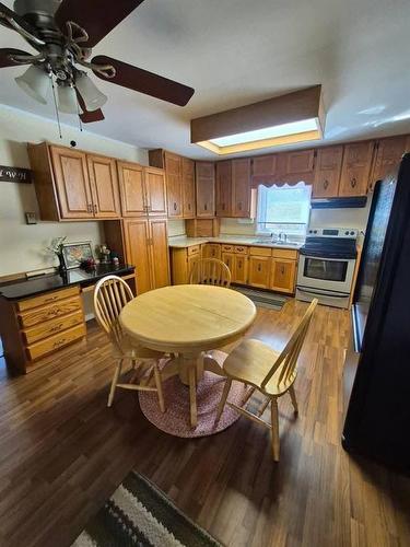 103080 Pth 5 Highway, Riding Mountain, MB - Indoor Photo Showing Dining Room