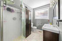 Unit #2 - Bathroom - 