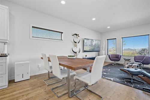 102 100 Grande Pointe Meadows Boulevard, Grande Pointe, MB - Indoor Photo Showing Dining Room