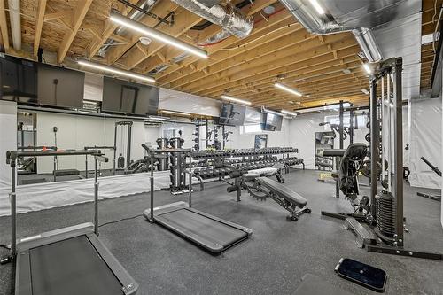 102 100 Grande Pointe Meadows Boulevard, Grande Pointe, MB - Indoor Photo Showing Gym Room