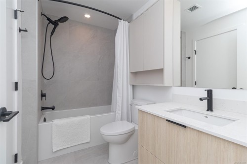 202-3564 Ryder Hesjedal Way, Colwood, BC - Indoor Photo Showing Bathroom