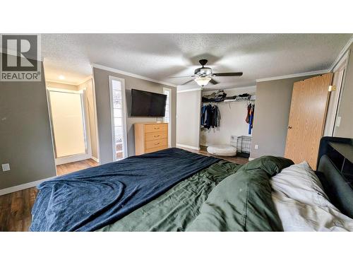 4811 Crescentwood Drive, Edgewater, BC - Indoor Photo Showing Bedroom