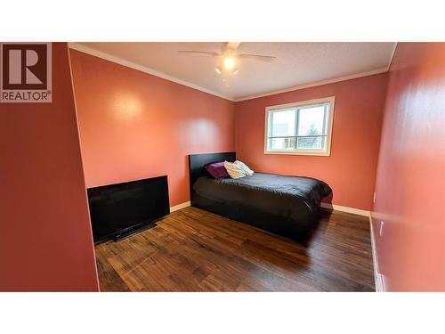 4811 Crescentwood Drive, Edgewater, BC - Indoor Photo Showing Bedroom