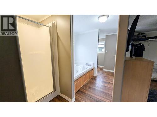 4811 Crescentwood Drive, Edgewater, BC - Indoor