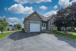 1344 Rue des Hirondelles  Gatineau (Gatineau), QC J8R 2Z7