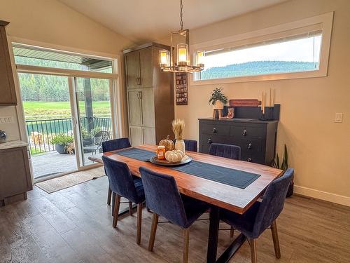 193 Shadow Mountain Boulevard, Cranbrook, BC - Indoor Photo Showing Dining Room