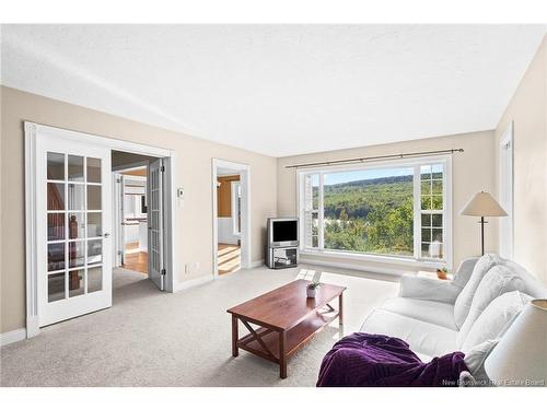 18 Hillview St, Upper Kingsclear, NB 