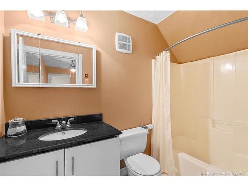 18 Hillview St, Upper Kingsclear, NB 