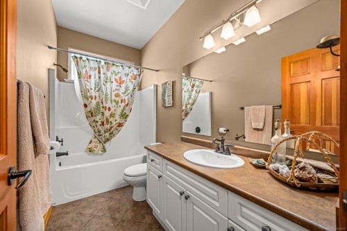 2435 Charleville Rd, Campbell River, BC 