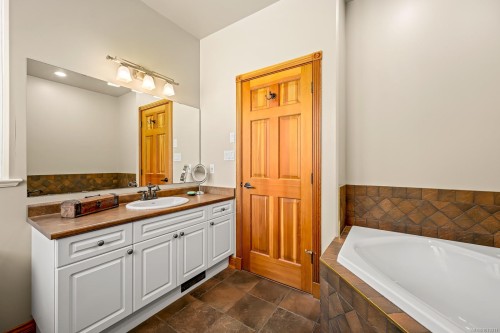 2435 Charleville Rd, Campbell River, BC 