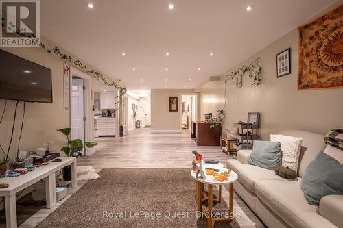 2070 Hawley Road, Severn (Marchmont), ON - Indoor Photo Showing Living Room