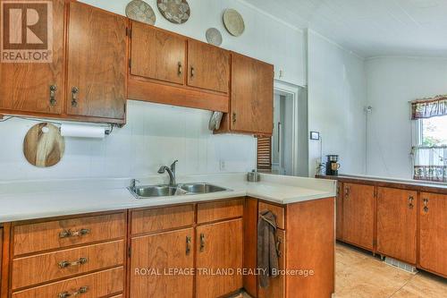 366 Salisbury Street, London East (East G), ON - Indoor Photo Showing Kitchen With Double Sink