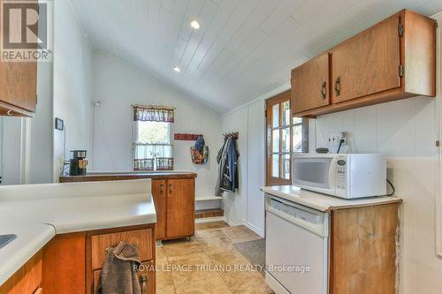 366 Salisbury Street, London East (East G), ON - Indoor Photo Showing Kitchen